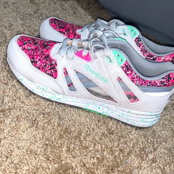 Adorable and Comfortable Reebok running shoes. - Picture 4 of 9